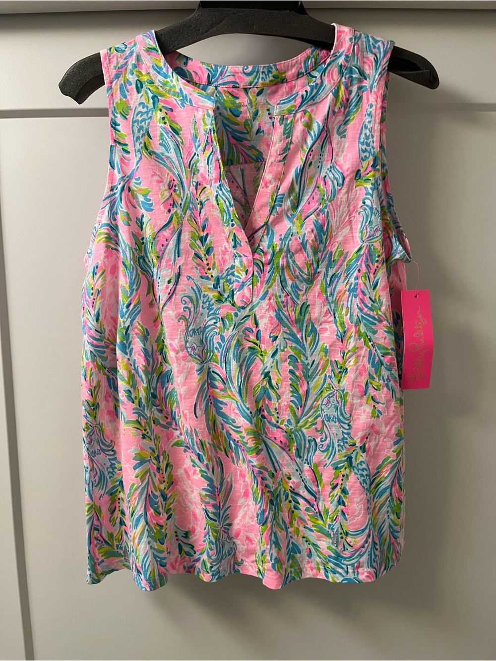 NWT Lilly Pulitzer Sleeveless Top MULTI
UNICORN OF THE SEA -Medium